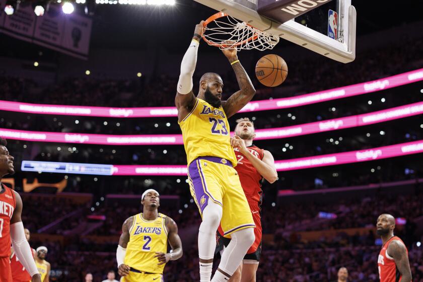 LeBron James’ health briefly a concern as Lakers beat Rockets to clinch No. 3 seed Download app from appStore