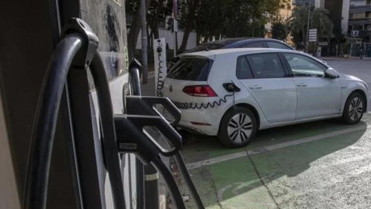Spain revives scheme to boost electric vehicle sales with grants of up to 7,000 euros Spain revives scheme to boost electric vehicle sales with grants of up to 7,000 euros