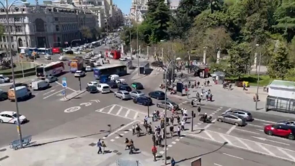 Unprecedented blackout and chaos in Spain, Portugal - cyberattack - photo, video