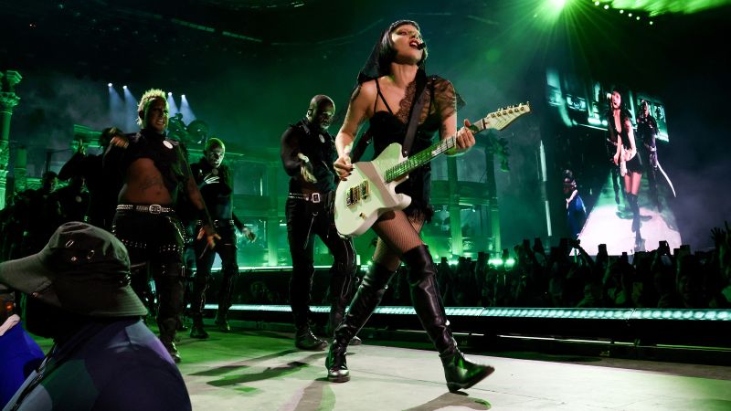 Lady Gaga apologized for mic issues in second Coachella set, but also flexed about singing live