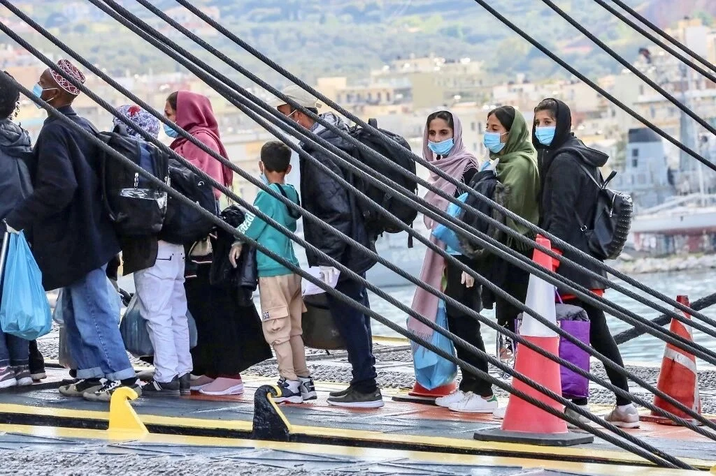 Frontex warns Greece over migrant pushbacks, considers urging EU disciplinary action