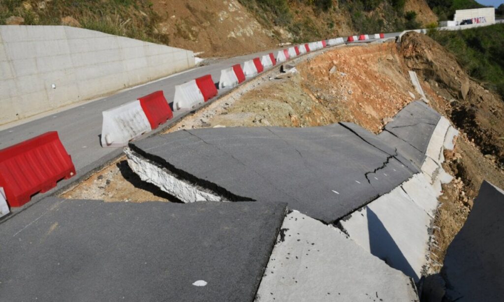 Larissa-Volos: Before being released, the buyer's work collapsed for the new coastal road (Photos)