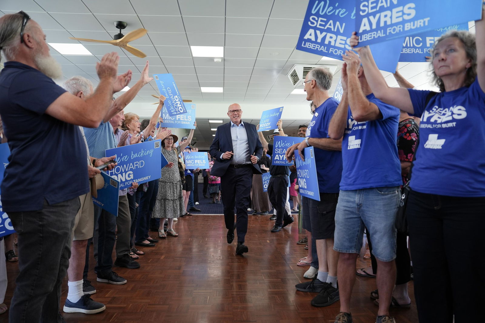 Dutton runs into the rally 