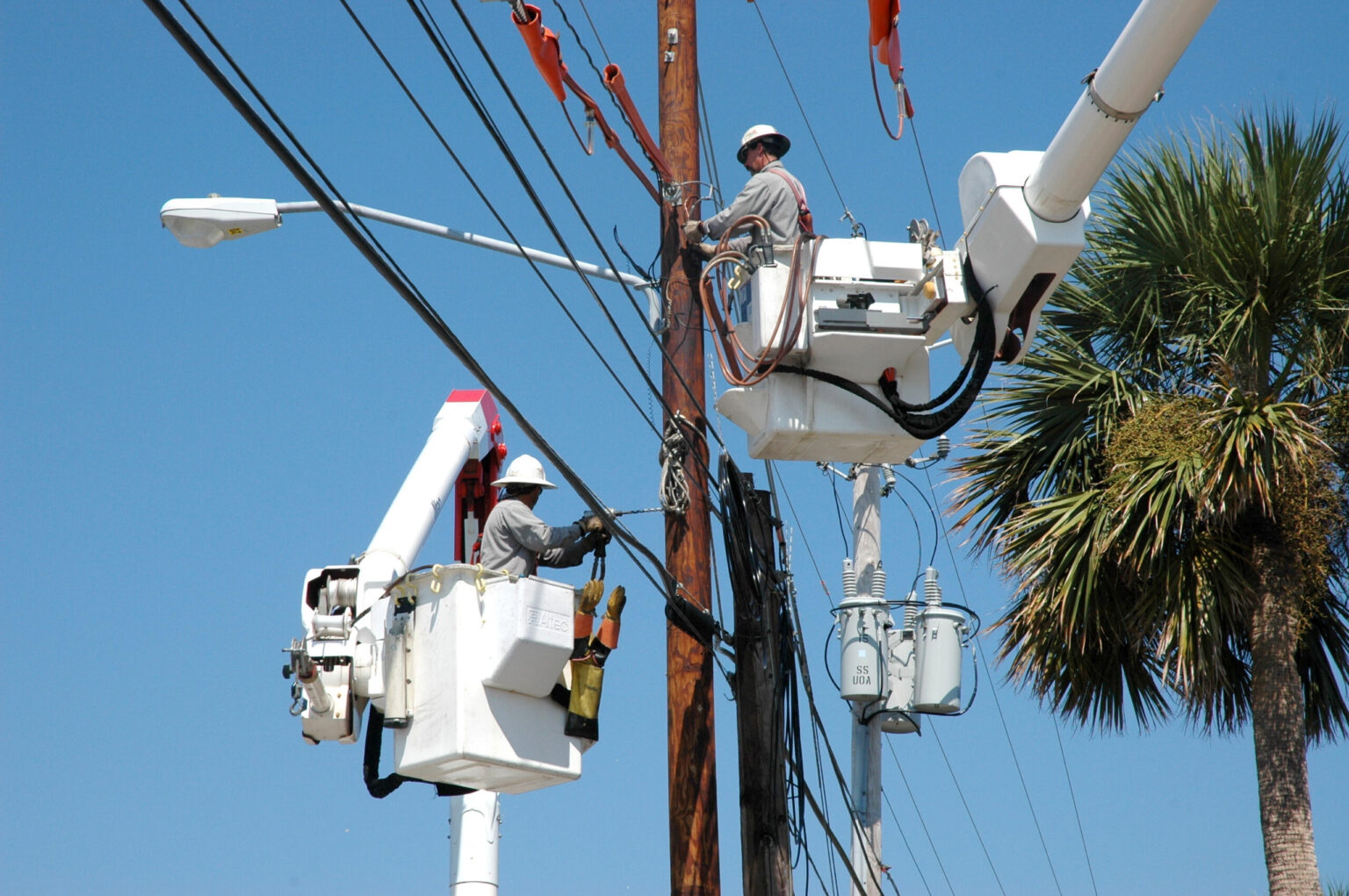 Lineworkers get acknowledgement from Duke Energy for their hard work