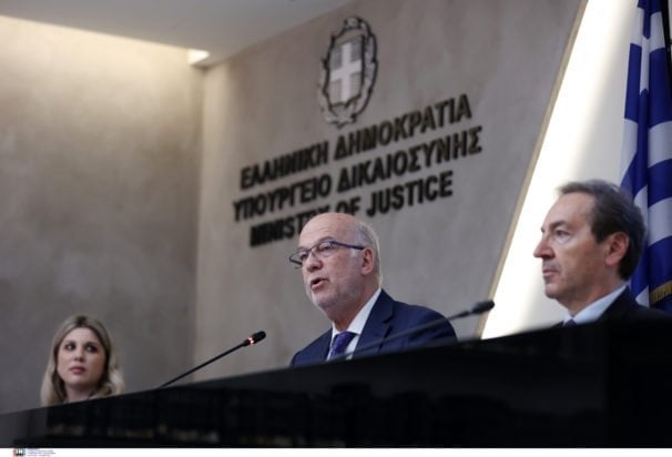 Ministry of Justice: Men's homosexual pairs or lonely men cannot have a child through surrogate mother
