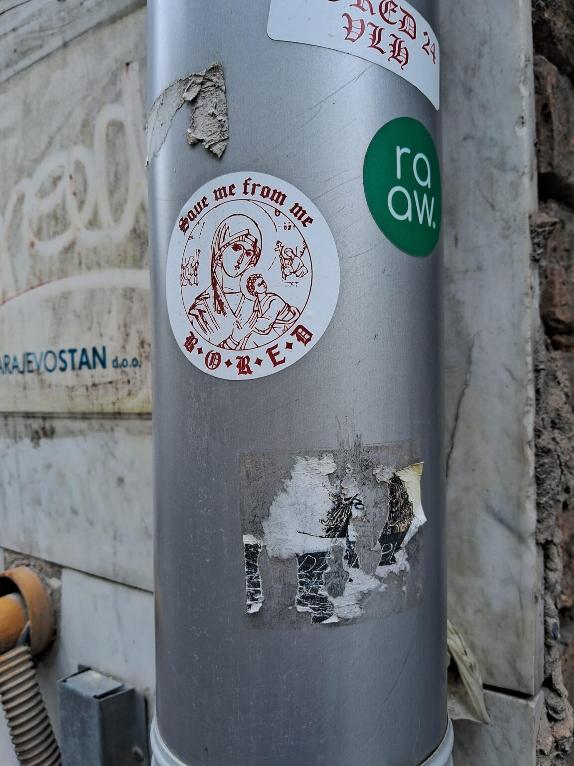 The meaning behind this bored sticker I see in Sarajevo?