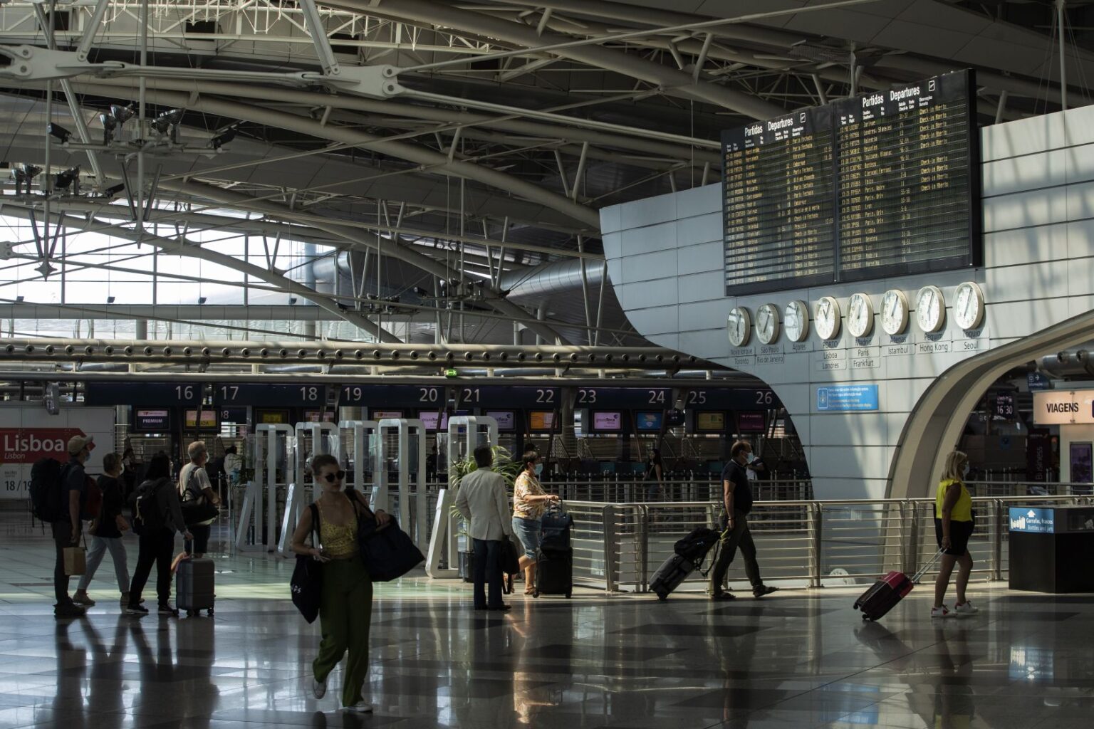 Which airports in Portugal are busiest?