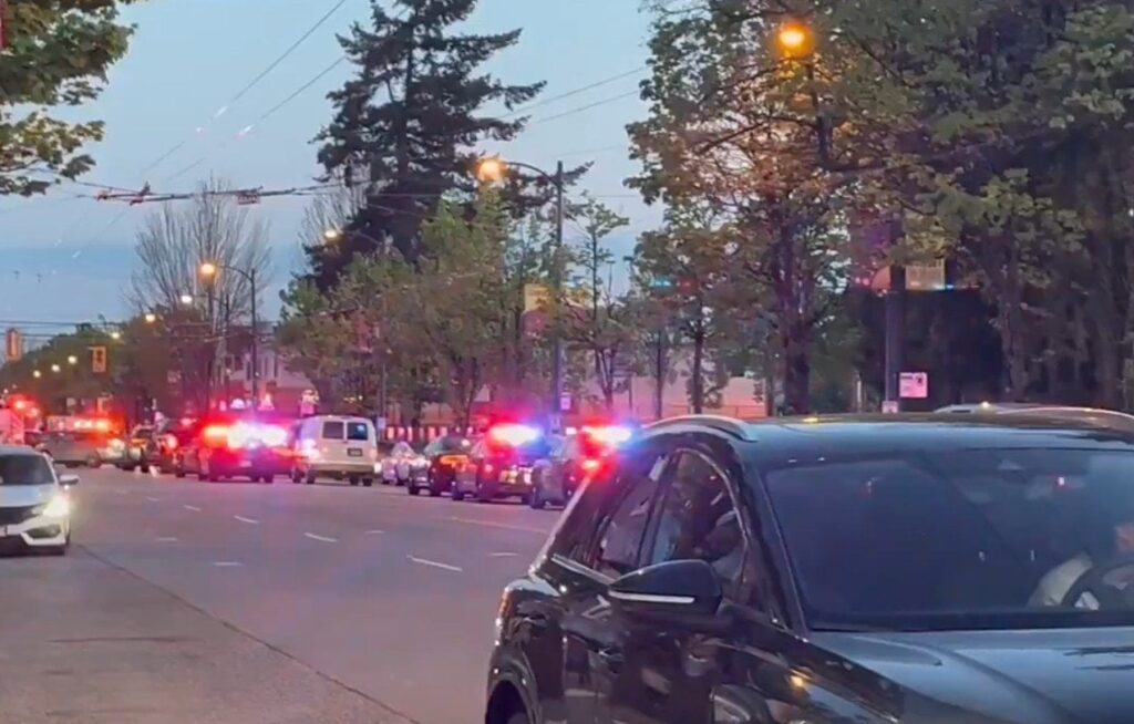 Kanadas: Many dead and wounded by a car that fell on a crowd at Vancouver festivals Kanadas: Many dead and wounded by a car that fell on a crowd at Vancouver festivals