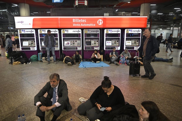 Spain suffers massive ongoing blackout 