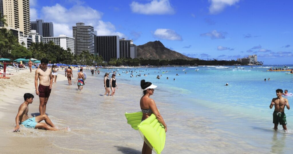 Environmental groups urge lawmakers to fund climate initiatives through tourist fee
