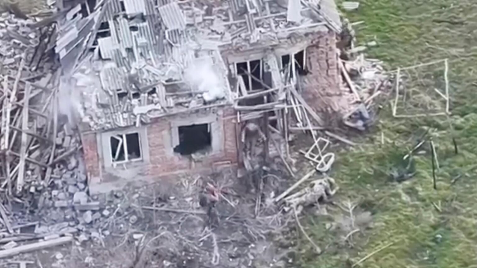 Video shows 4 captive Ukrainian troops killed by men identified as Russian forces Video shows 4 captive Ukrainian troops killed by men identified as Russian forces