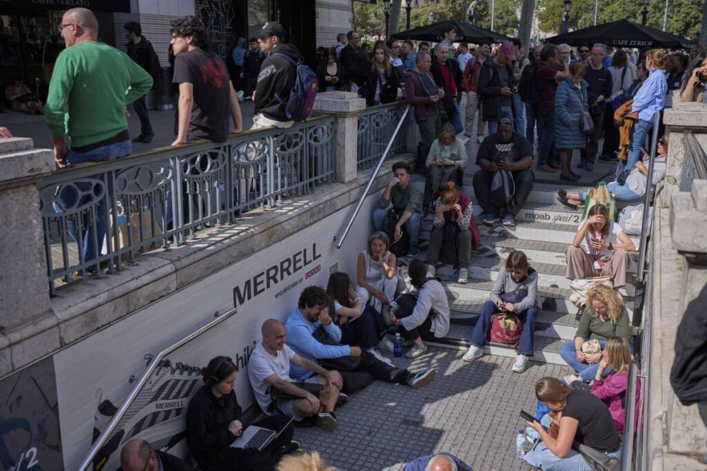 Spain's mobile networks go down weeks after national blackout