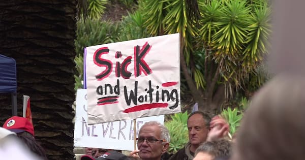 More than 5000 senior doctors strike over pay dispute