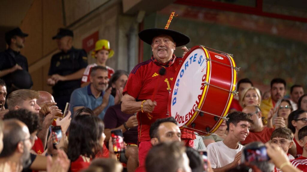 Iconic Spain national team superfan ‘Manolo el del Bombo’ dies at 76 Copy Link