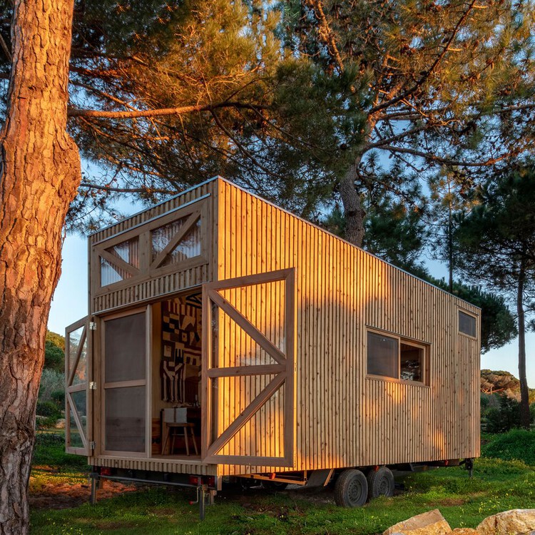 Between Wood Craftsmanship and Small-Space Design: Discovering the Work of Madeiguincho in Portugal - Image 9 of 22