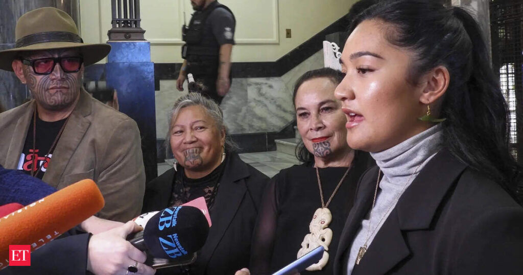Drama in New Zealand Parliament, Māori lawmakers suspended over haka protest