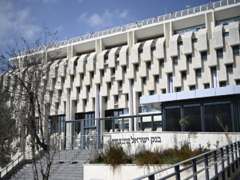 'It drives you crazy': Immigrants challenge Israeli banks over fallout from Russian sanctions