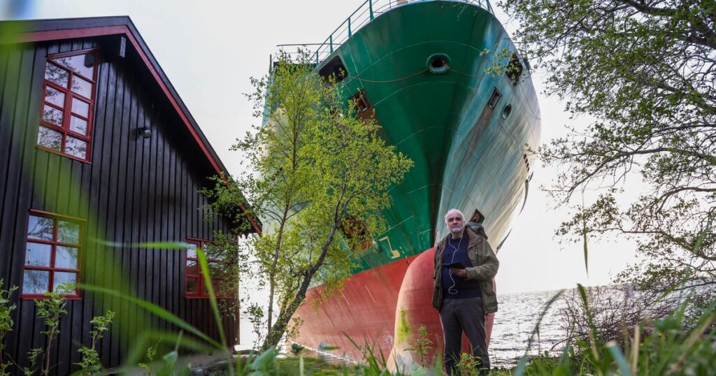A 440-foot ship nearly hit a Norway cabin as its owner slept. The helmsman was reportedly asleep too. A 440-foot ship nearly hit a Norway cabin as its owner slept. The helmsman was reportedly asleep too.