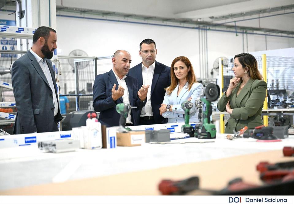 Ministers visit local manufacturing company supporting energy-efficient buildings Ministers visit local manufacturing company supporting energy-efficient buildings