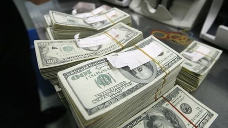 Australia, New Zealand dollars fall as US court blocks Trump tariffs