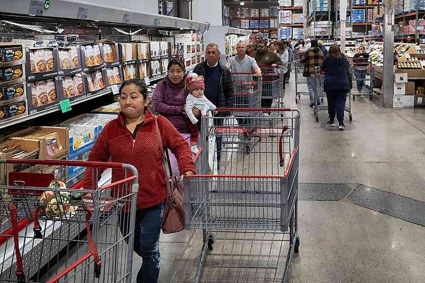 Consumer confidence index drops as economy worries rise