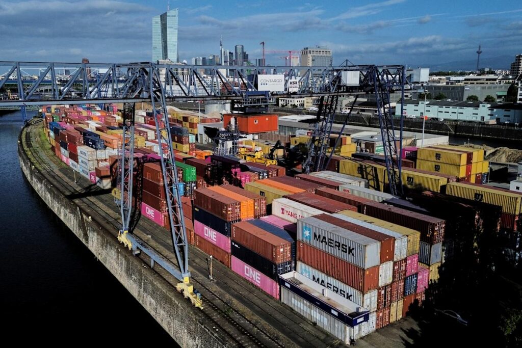 Germany’s economy grew by 0.4% in the 1st quarter. That’s double the initial estimate Germany's economy grew by 0.4% in the 1st quarter. That's double the initial estimate