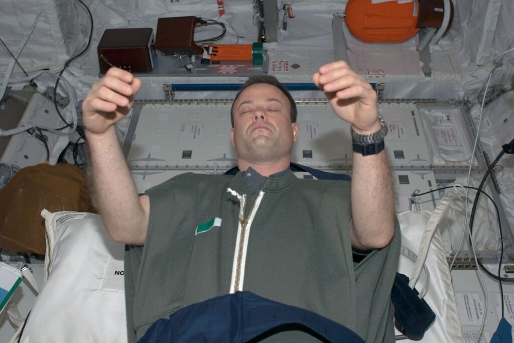 What does it feel like for astronauts to sleep in space?