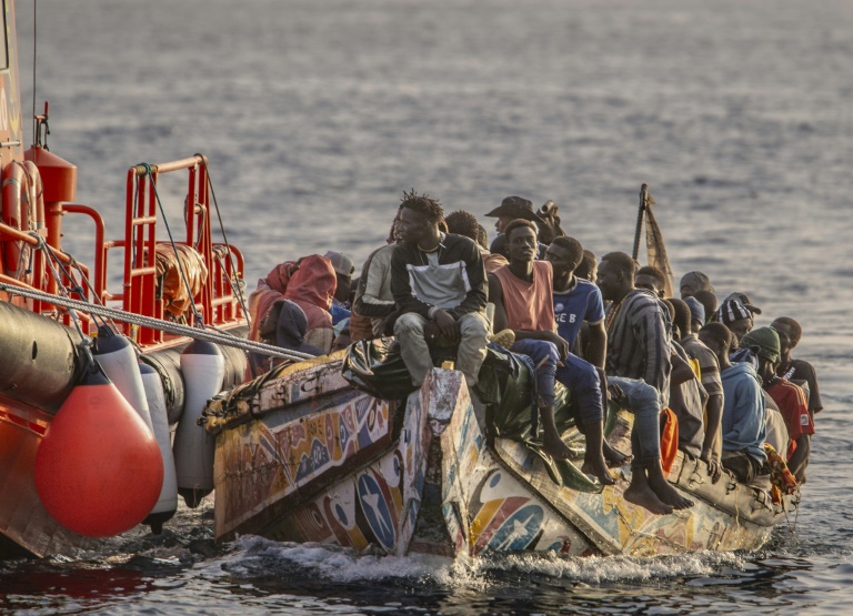 A boat from Senegal with 136 migrants onboard arrives at La Restinga port after being rescued on November 28, 2024 (Antonio SEMPERE)