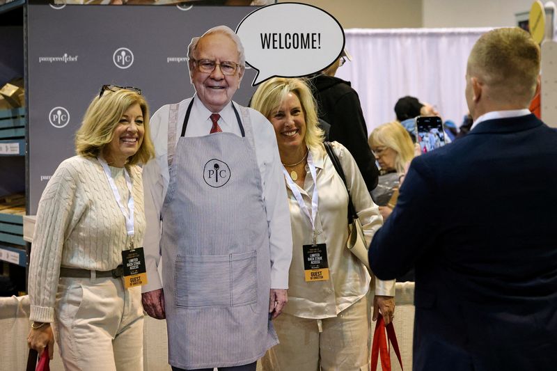 Buffett takes the stage at Berkshire Hathaway meeting Buffett takes the stage at Berkshire Hathaway meeting