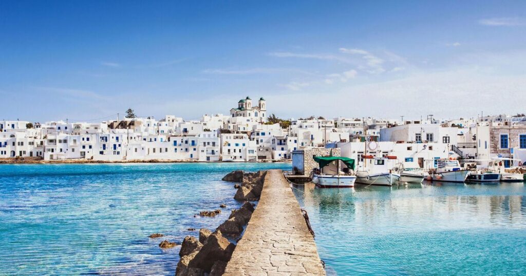 Panic in Greece as the crowds that ruined Mykonos discover another beautiful island | World | News Panic in Greece as the crowds that ruined Mykonos discover another beautiful island | World | News