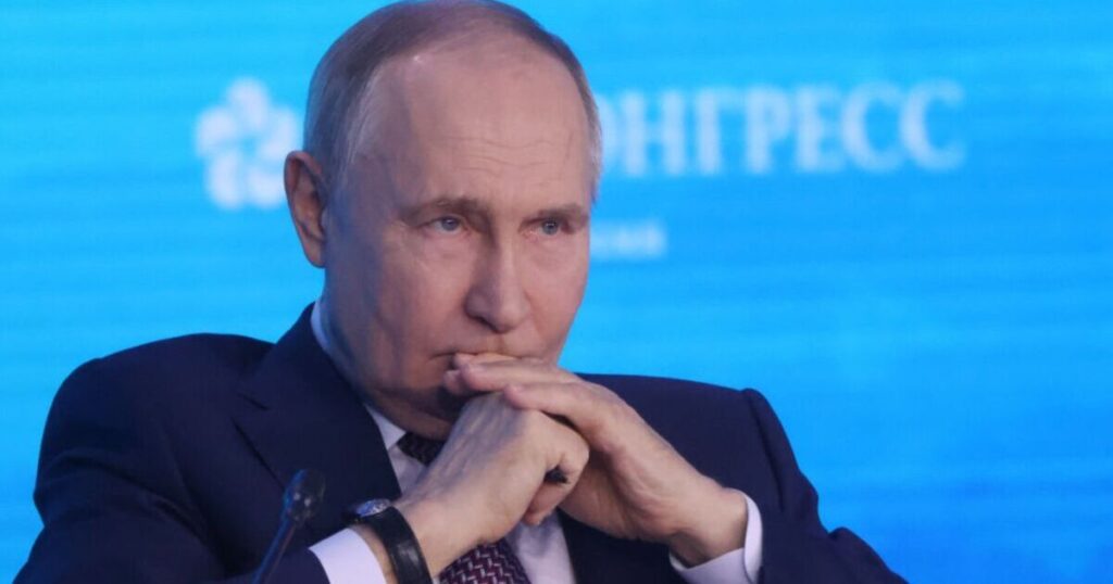 Russia economy meltdown as top firm ‘loses £290m’ and rail shipments plummet | World | News Russia economy meltdown as top firm 'loses £290m' and rail shipments plummet | World | News
