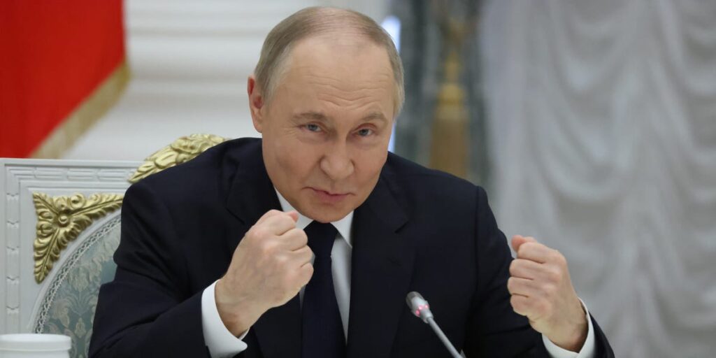 Putin Says Russia Must 'Strangle' Western Tech Firms Still in Country