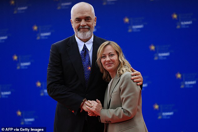 ¿He only does this to be as tall as me,¿ the Italian PM told reporters