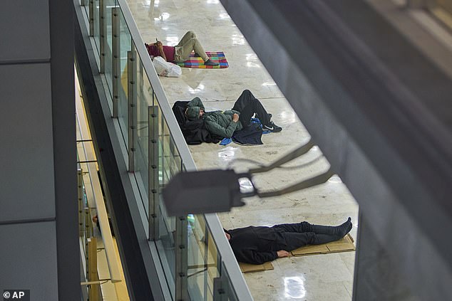 For months, the Spanish capital¿s airport has seen homeless encampments in some of its terminals with individuals in sleeping bags occupying space near walls and bathrooms