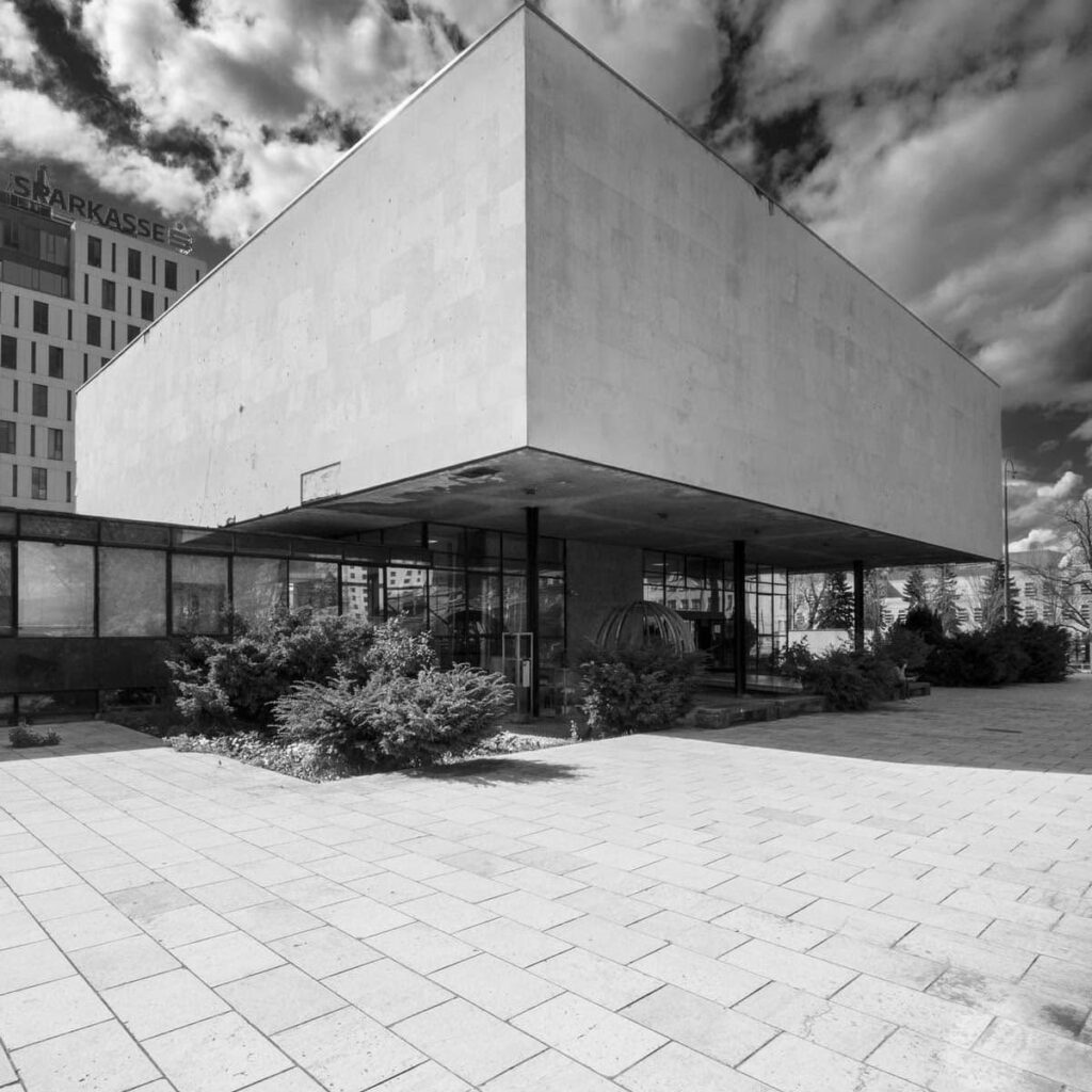 Day and Night at the History Museum of BiH filled with Exhibitions, Theater, Music… Day and Night at the History Museum of BiH filled with Exhibitions, Theater, Music...