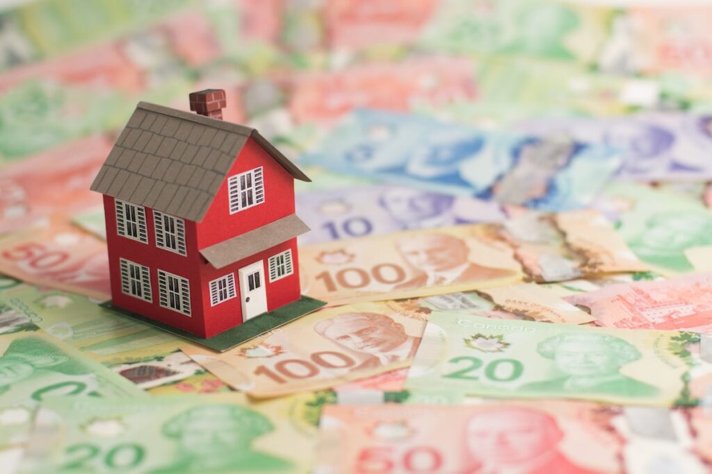 Mortgage rates are battling a weak economy and persistent inflation, and inflation may be winning