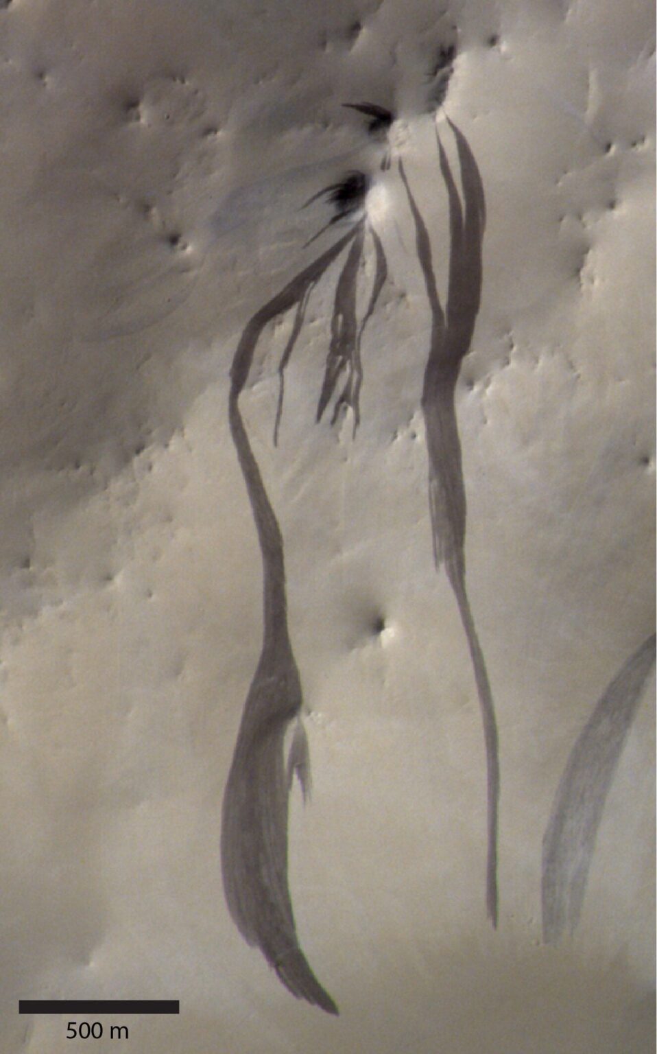 Streaked slopes on Mars probably not signs of water flow, study finds