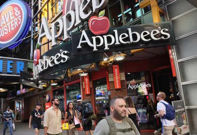 Wyndham lures loyalty members with entertainment, sports — and Applebee’s