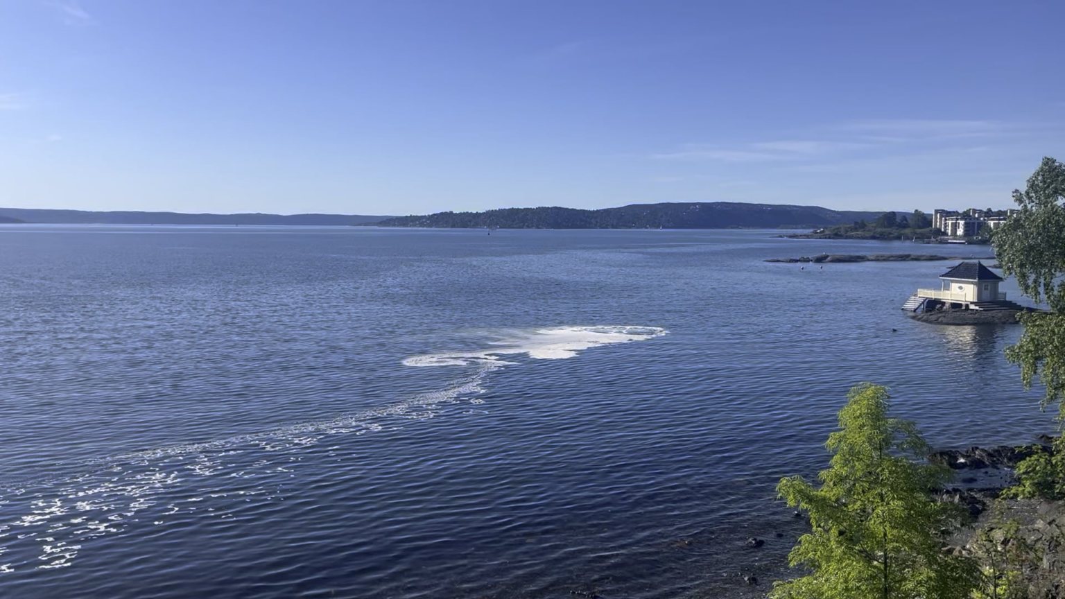 🚨 Pipe Leak in the Sea at Fornebu – Anyone Know Who to Contact or How to Help?