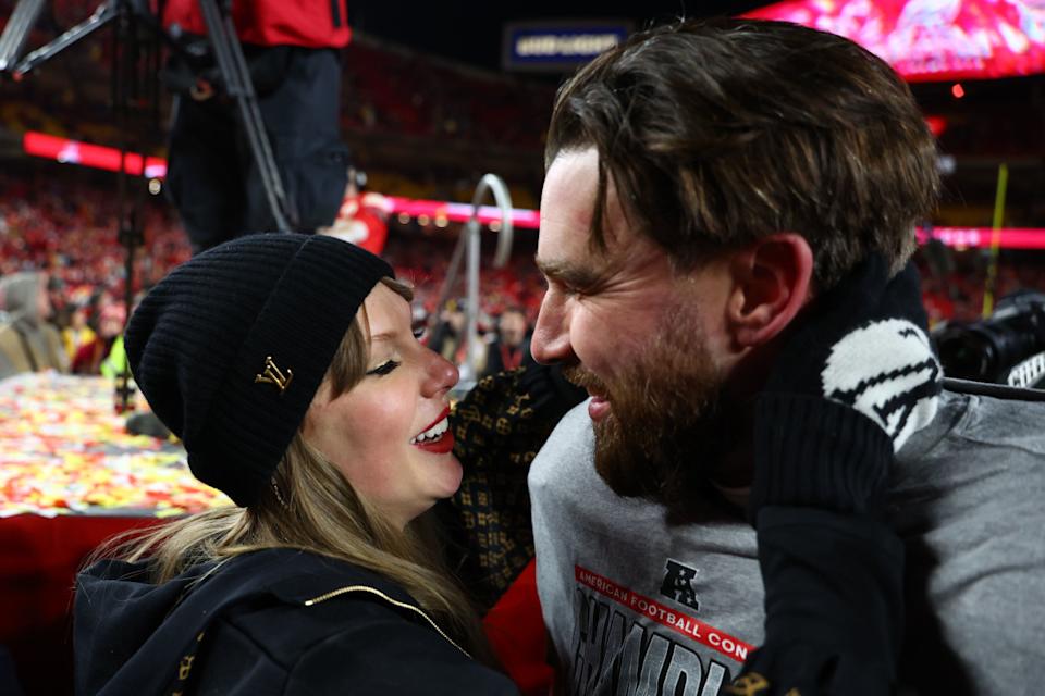 Kansas City Chiefs tight end Travis Kelce and recording artist Taylor SwiftMark J&period; Rebilas-Imagn Images