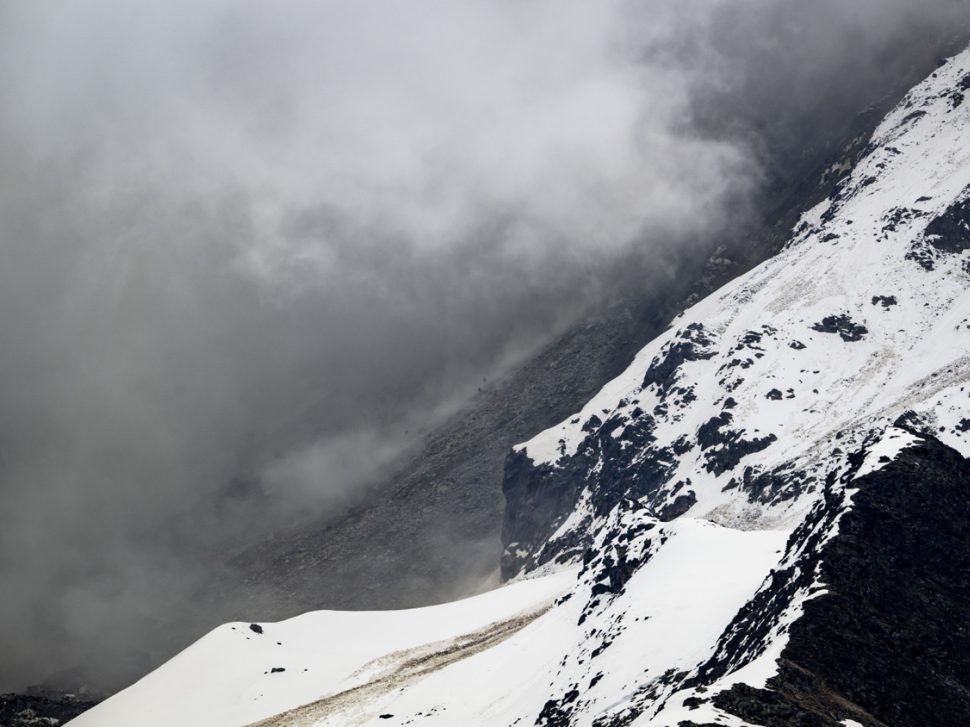 Still no break in the glacier above Blatten (VS)