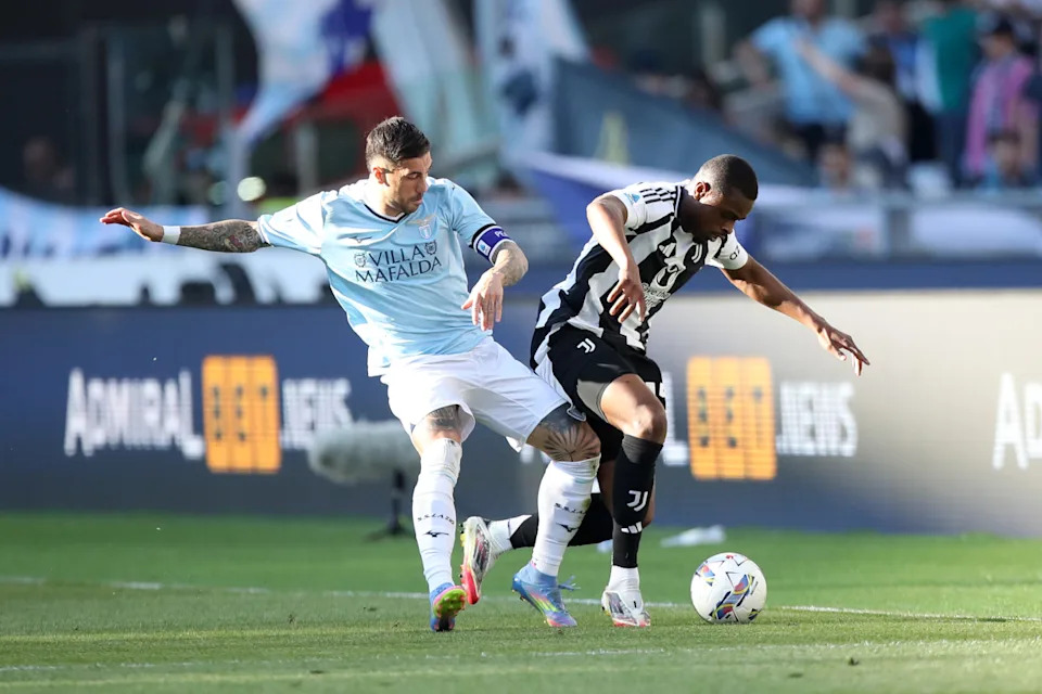 ROME, ITALY - MAY 10: Mattia Zaccagni of Lazio battles for possession with Pierre Kalulu of Juventus during the Serie A match between SS Lazio and Juventus at Stadio Olimpico on May 10, 2025 in Rome, Italy. (Photo by Paolo Bruno/Getty Images)