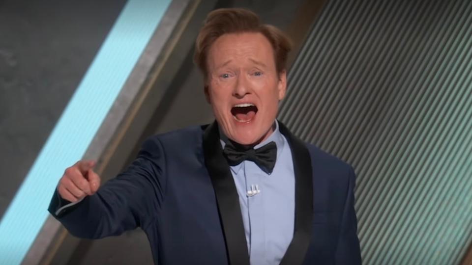  Conan saying bye on Oscars. 