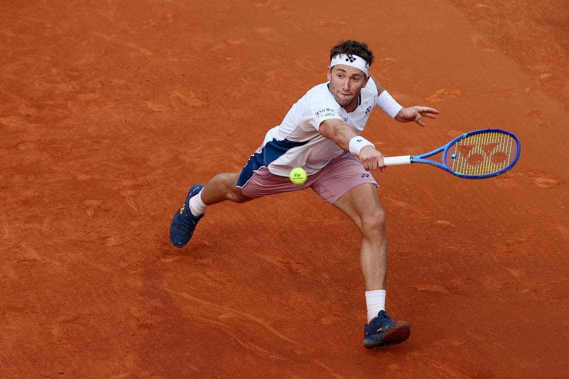 Tennis - Madrid Open - Park Manzanares, Madrid, Spain - May 4, 2025 Norway's Casper Ruud in action during the men's singles final against Britain's Jack Draper REUTERS/Isabel Infantes