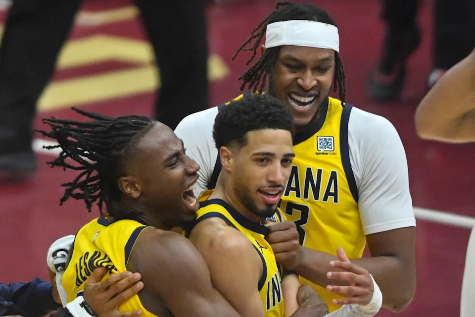 Indiana Pacers guard Tyrese Haliburton (center) celebrates the game-winning three-point basket against the Cleveland Cavaliers.© David Richard-Imagn Images