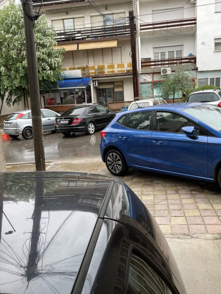 Do you park in front of the entrances and across Skopje ??