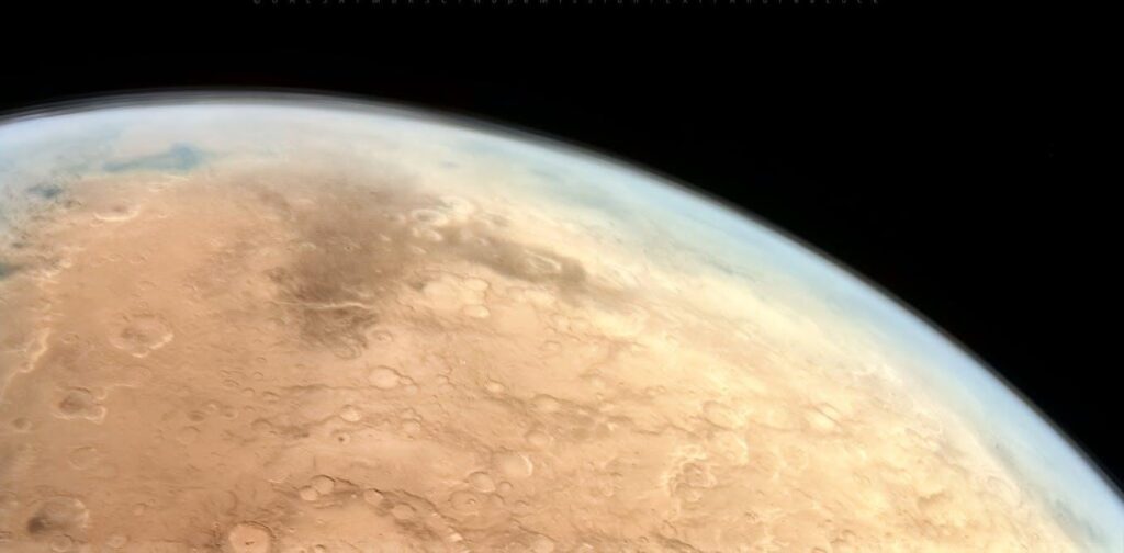 Meteorites and marsquakes hint at an underground ocean of liquid water on Mars