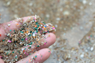 McGill researchers develop practical new tool for detecting nanoplastics and microplastics in the environment | Newsroom