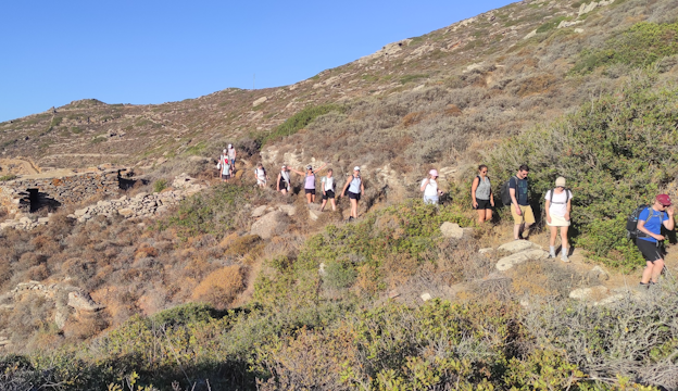 Paths of Greece: The new hiking network “Greek Islands Trail” connects the Cyclades