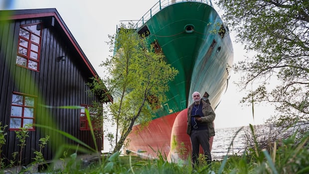 A cargo ship ran aground and nearly crashed into a Norway doorway A cargo ship ran aground and nearly crashed into a Norway doorway